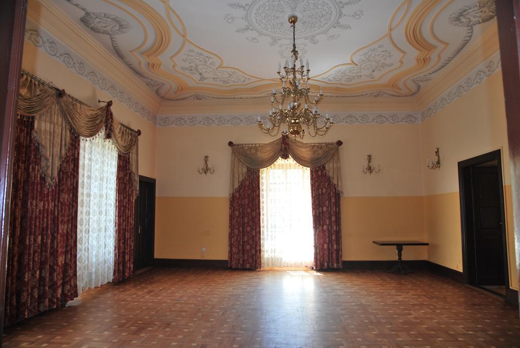 Palac W Czyzowie Szlacheckim Czyzow Szlachecki Exterior foto
