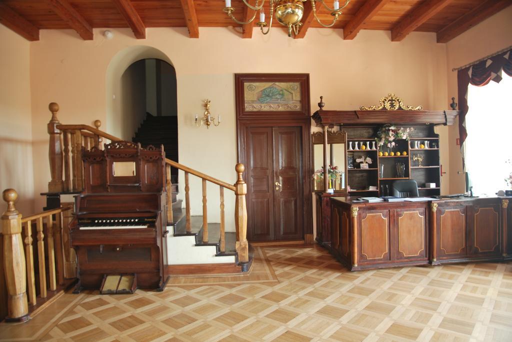 Palac W Czyzowie Szlacheckim Czyzow Szlachecki Exterior foto