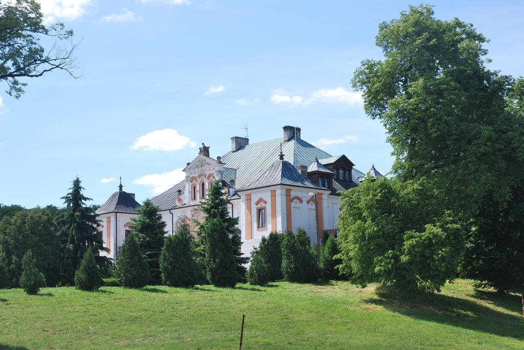 Palac W Czyzowie Szlacheckim Czyzow Szlachecki Exterior foto